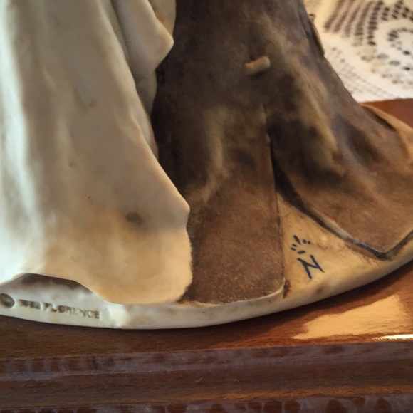 G Armani capodimonte boy and girl statue 🌷🌷🌷🌷 - Picture 3 of 4